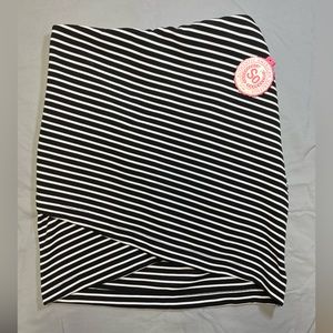 Kohls So Mini Black and White Stripped Skirt Size Small